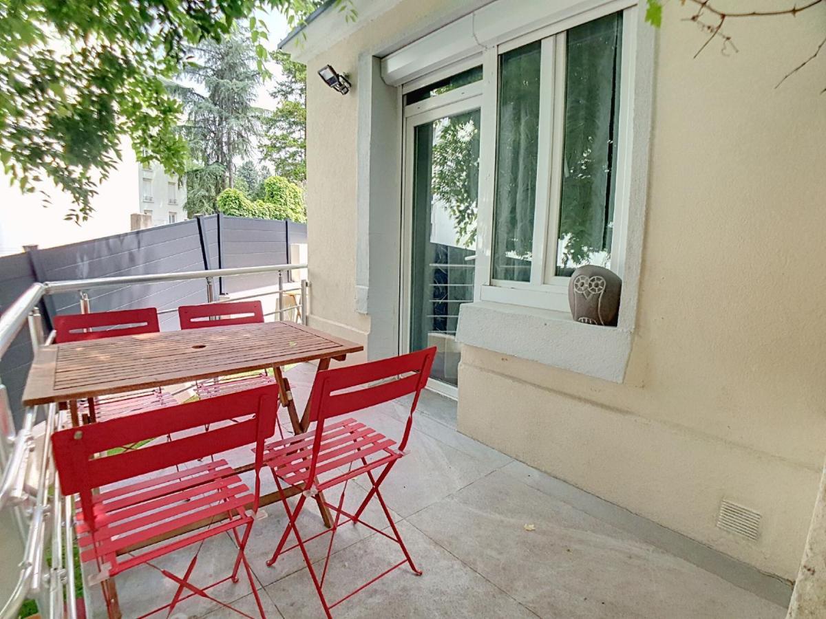 Stop Chez M Select Garden # Qualite # Confort # Simplicite Saint-Fons Exterior foto